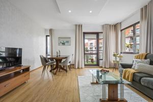 Summertime Stay by Homie