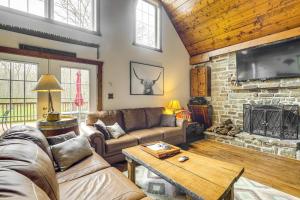 The Lodge at Crider Creek Getaway on 140 Acres!