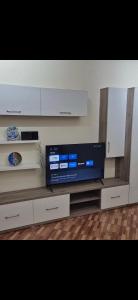 White Luxury Villa Apartments &Hot Tab