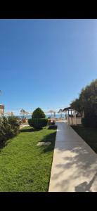 White Luxury Villa Apartments &Hot Tab