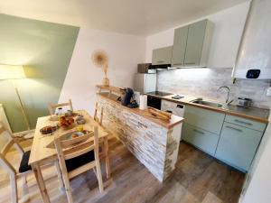 Appartements La Corderie - Centre Ville - Parking : photos des chambres