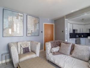 Pass the Keys Glasgow City Apartment with Parking