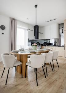 Penthouse with City View and Parking for Two