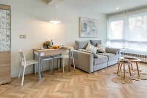 Acogedor Apto a 9 min de playa " Carbayu"