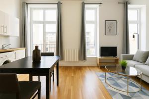Bright & Central Flat Steps from Whitecross Market & Moorgate