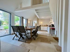 Maisons de vacances La maison de l-Orangerie - Charm & comfort in the very heart of Carentan : photos des chambres