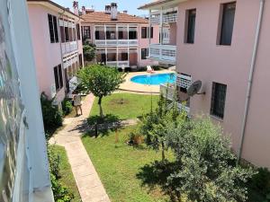 FURNISHED wITH POOL, CENTRAL LOCATION CLOSE TO THE SEA