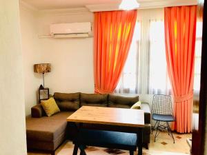 FURNISHED wITH POOL, CENTRAL LOCATION CLOSE TO THE SEA