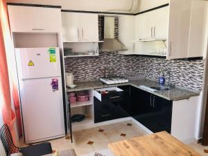 FURNISHED wITH POOL, CENTRAL LOCATION CLOSE TO THE SEA