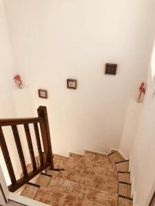 FURNISHED wITH POOL, CENTRAL LOCATION CLOSE TO THE SEA