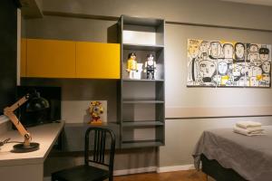 En el Centro, sobre Av Corrientes, a metros del Obelisco, Teatros y Bares