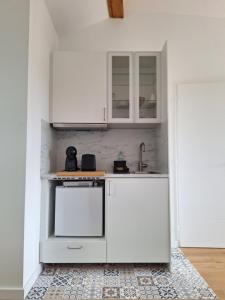 Studio 1 rénové lit queen size balcon garage