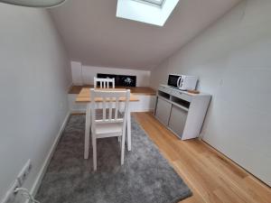 Studio 1 rénové lit queen size balcon garage