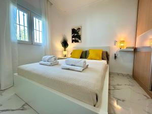 GATU Villa Serena piscina privada mayores de 25 años y familias