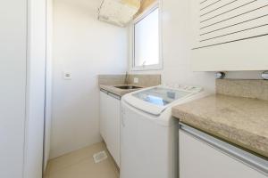 Apê decorado em Jurerê, perto da praia VJ8376