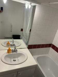 Appartements Appartement deux chambres jardin parking : photos des chambres
