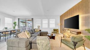 5BD Near Disney | Pool, BBQ, Games & Movie Area