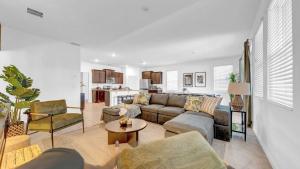 5BD Near Disney | Pool, BBQ, Games & Movie Area