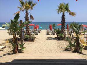 Bateaux BATEAU STANDING A QUAI tout confort : photos des chambres