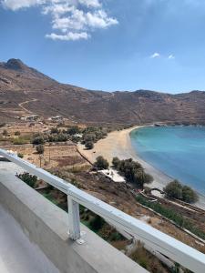 Seaside Bliss 2, Ganema Serifos