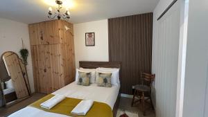 Cosy, central with parking - The Cornish Casa