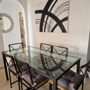 Moderno y renovado apartamento en urbanización Playa Castillo, Denia