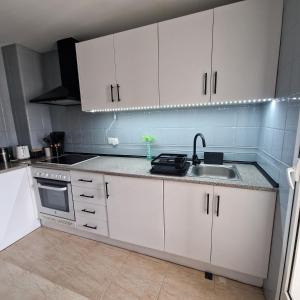 Moderno y renovado apartamento en urbanización Playa Castillo, Denia
