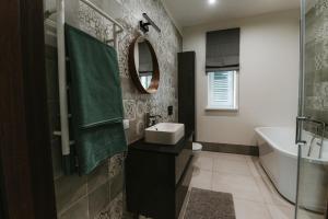 Modern home for families -Nature,Comfort and Space