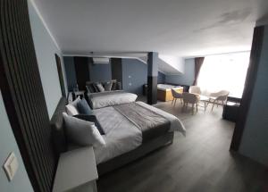 Pensiunea Hanul Huniazilor HD