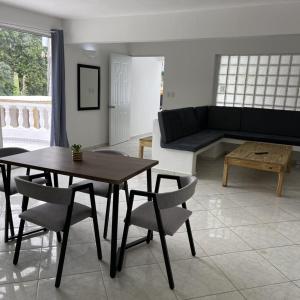 HUMMINGBIRD CABARETE