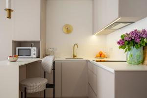 "M&D ApartmentsLviv"- White Great Britain