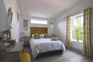 Beautiful Lodge in Newmarket with parking