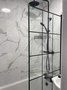 Serenity family home, close to the beach, sleep 6, long term bookings