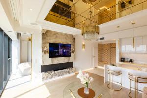 HANZA TOWER GOLD 19th Floor