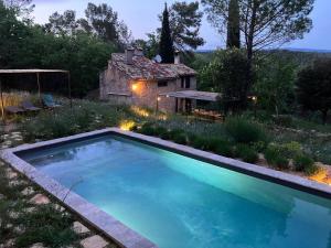 Maisons de vacances Domaine Le Poucet - Piscine en foret : photos des chambres