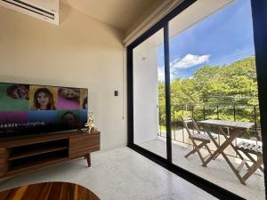 Mangle 13 Modern Apartments-Rooftop pool, close to Ferry