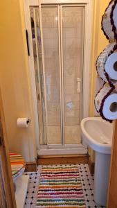 Cozy En-Suite Studio - Bright, Central & Green