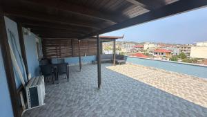 Open balcony apartment