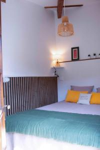 Maisons de vacances Charmante maison de vacances a La Roche-sur-le-Buis avec piscine : photos des chambres