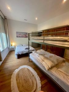 Maisons de vacances Authentique Mas provencal entre mer et Camargue : Maison 4 Chambres