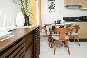 Lux Condo, Bay View, Mall Access