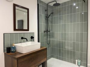 Spacious Double Apartment in Folkestone with parking