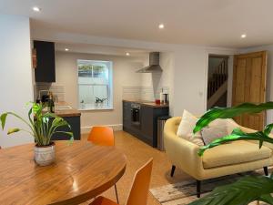 Spacious Double Apartment in Folkestone with parking