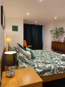 Spacious Double Apartment in Folkestone with parking