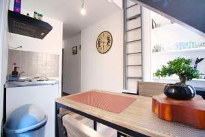 Petit Duplex Lumineux, hyper centre à 2 pas du port, Intendance Luxury Host