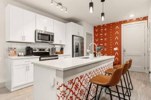 Fiesta San Antonio | On Riverwalk | Infinity Pool