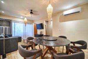 Luxury 2Bd Rooftop Pool Jacuzzi Gym Sauna y More