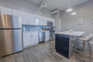 Furnished Luxury 3br, 2ba Loft