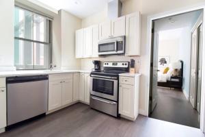 Downtown Luxury 1BR Pets Welcome Washer and Dryer in Building
