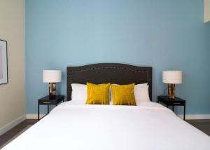 Downtown Luxury 1BR Pets Welcome Washer and Dryer in Building